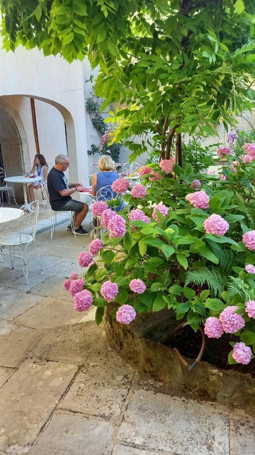Hotel De La Halle Nolay  외부 사진