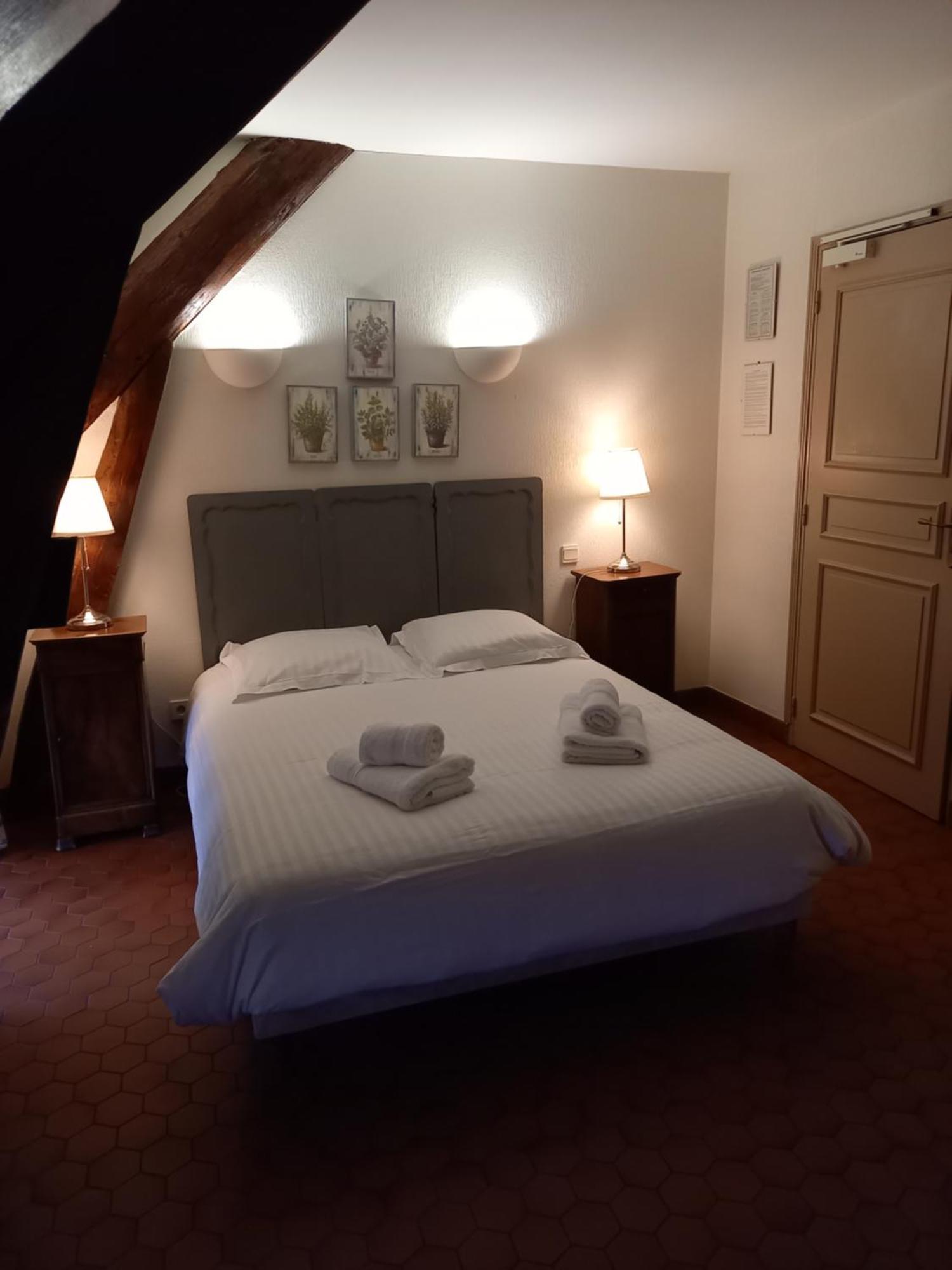 Hotel De La Halle Nolay  외부 사진