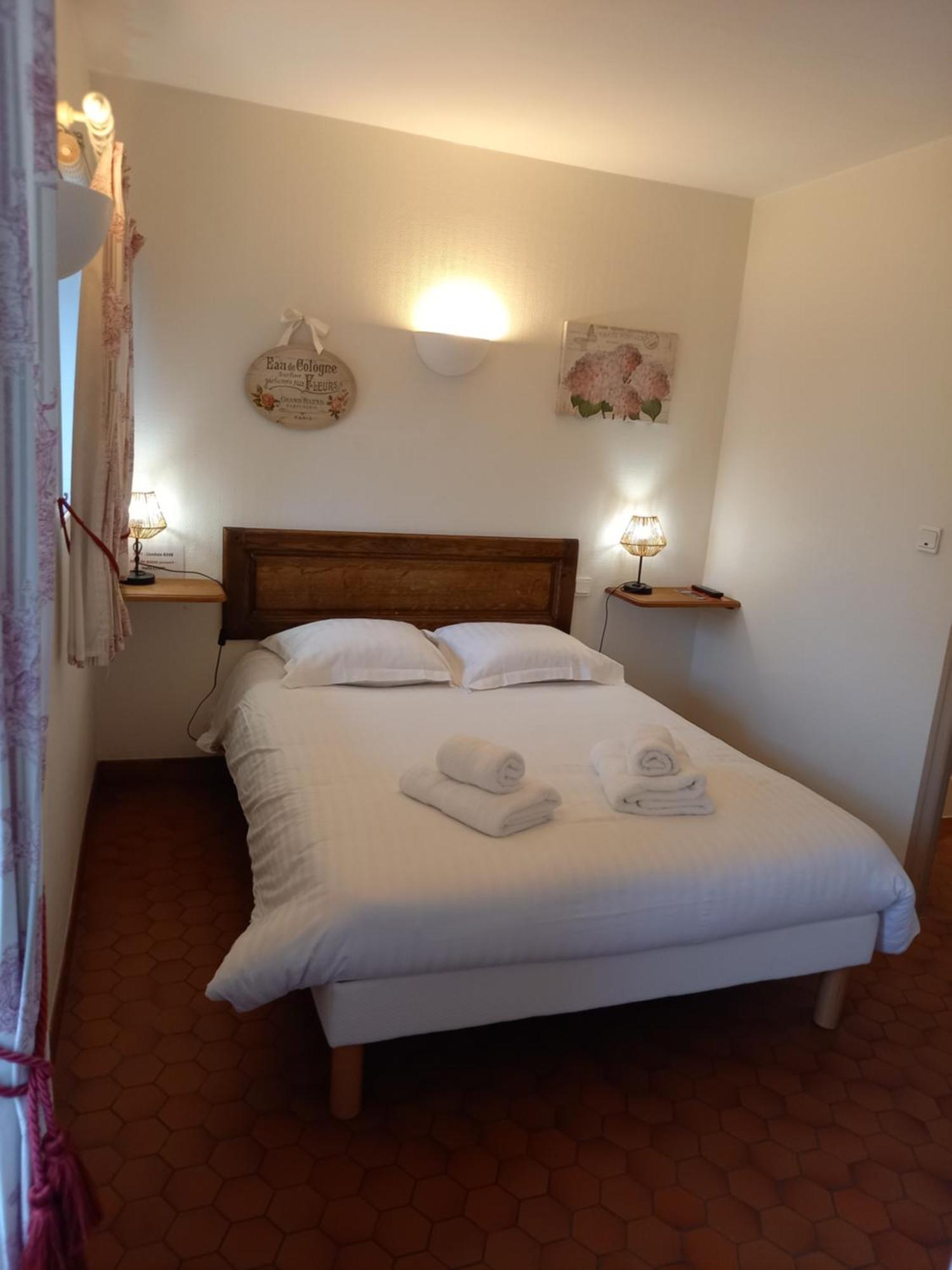 Hotel De La Halle Nolay  외부 사진