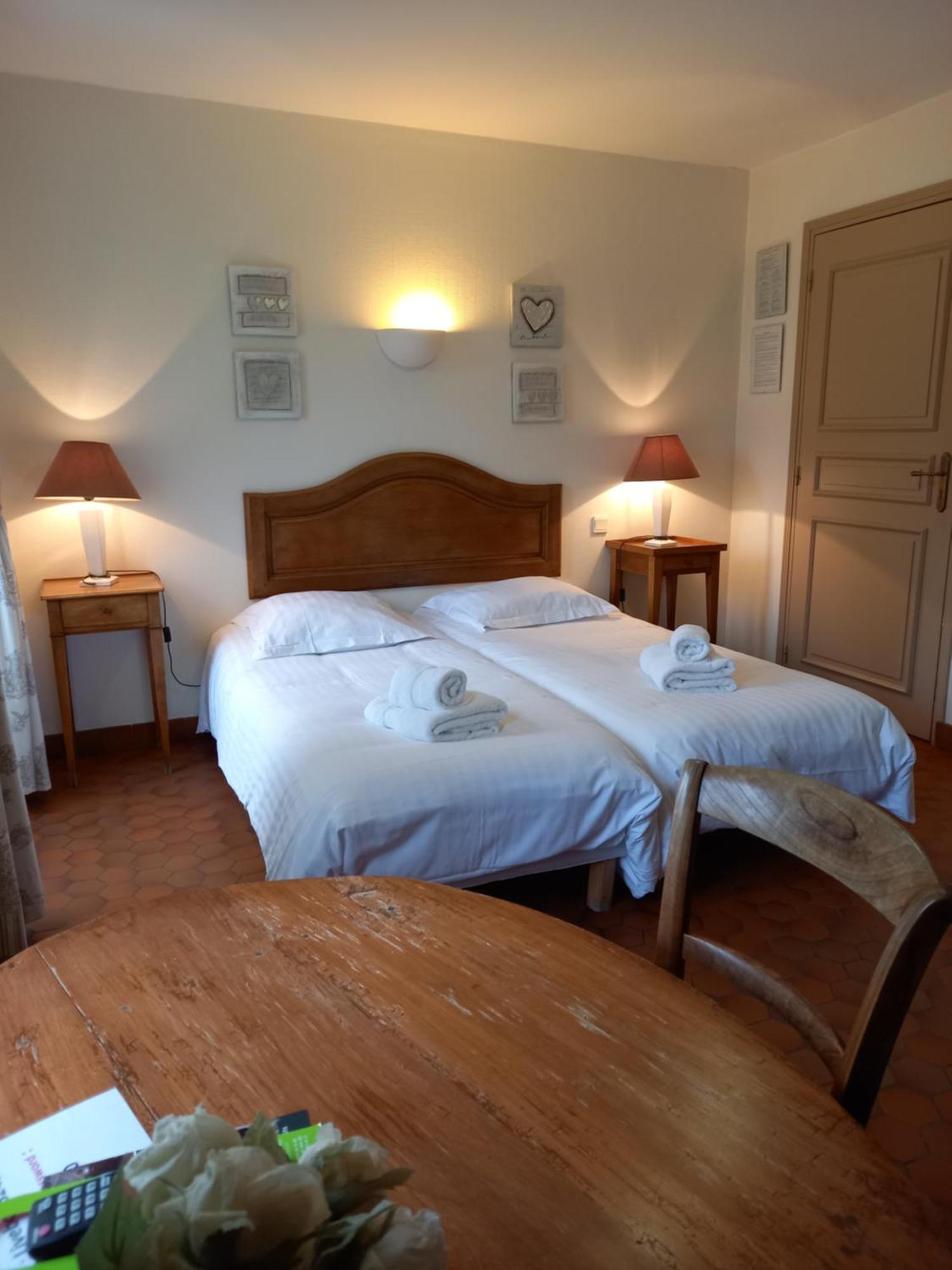 Hotel De La Halle Nolay  외부 사진