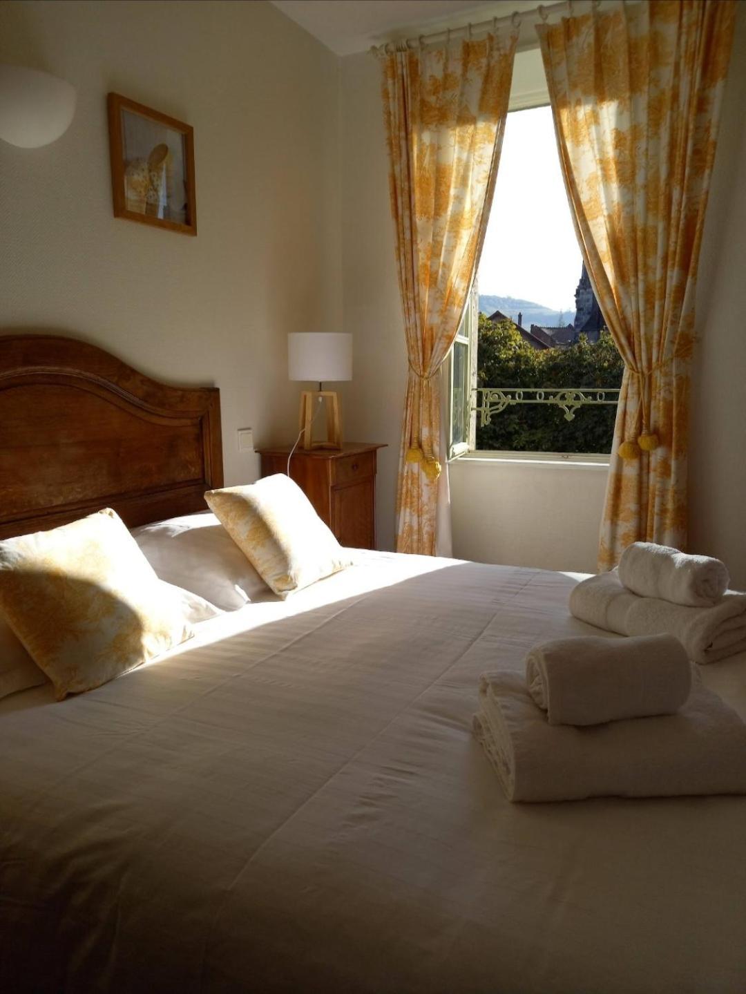 Hotel De La Halle Nolay  외부 사진