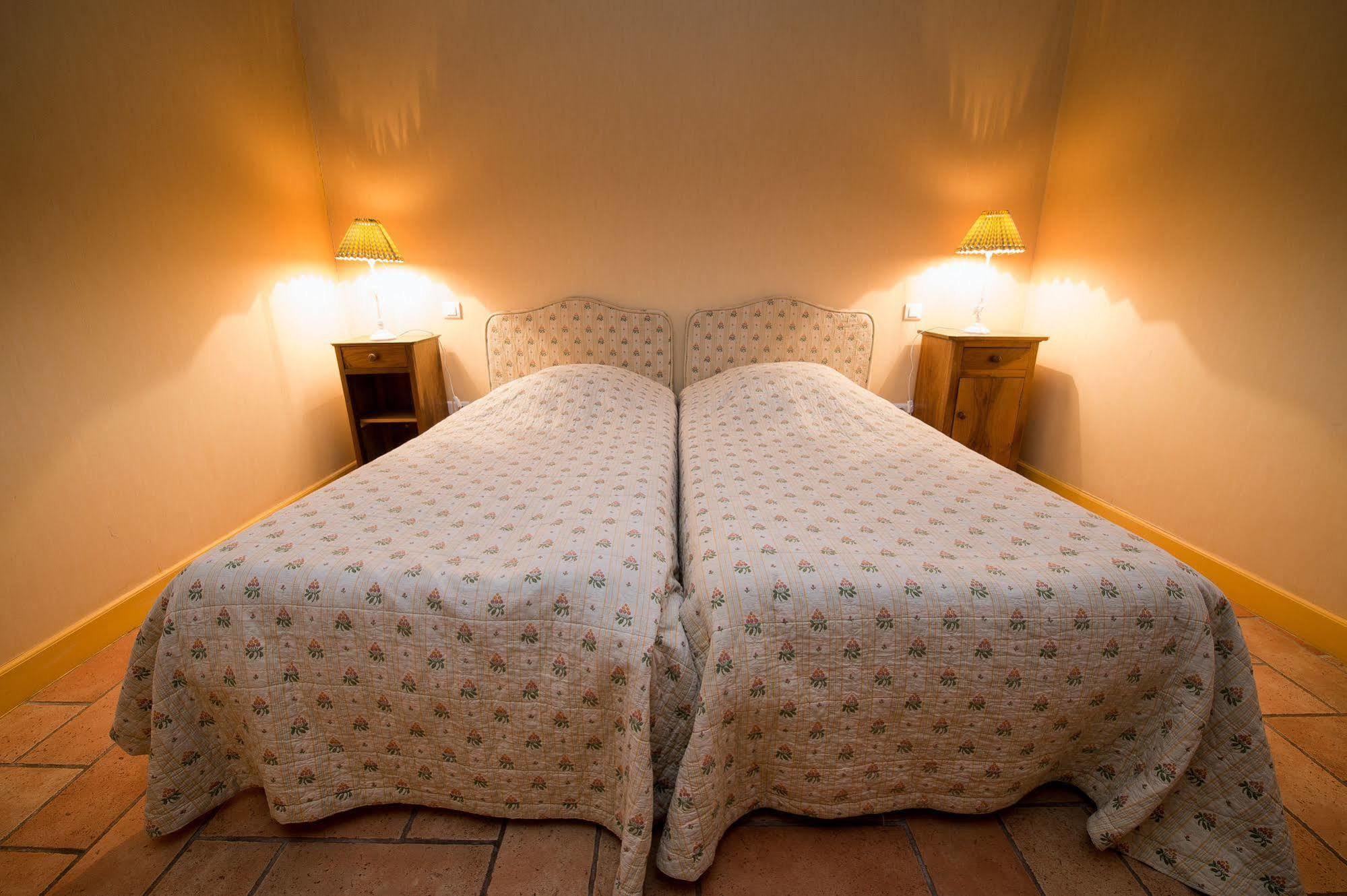 Hotel De La Halle Nolay  외부 사진