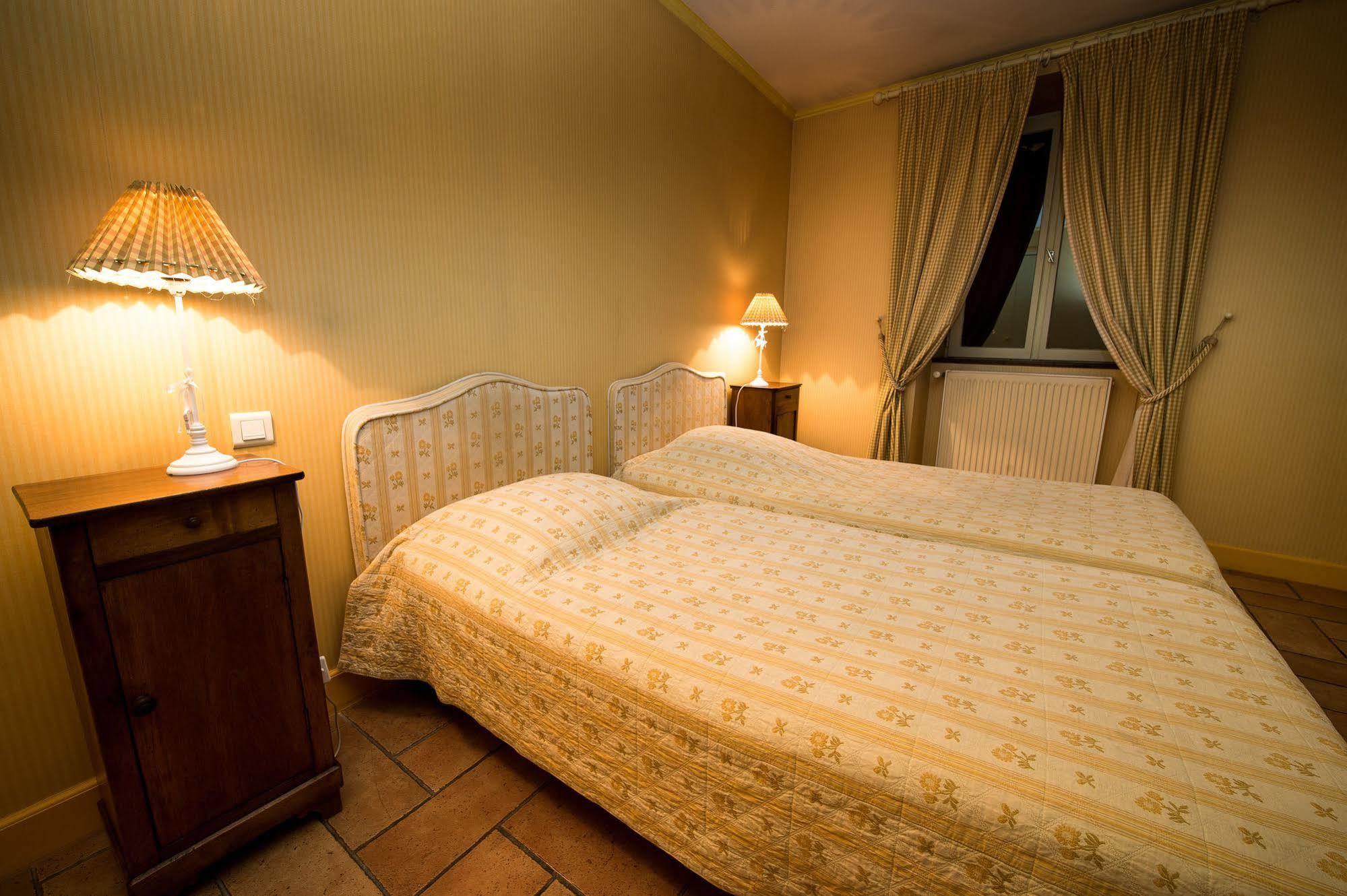 Hotel De La Halle Nolay  외부 사진