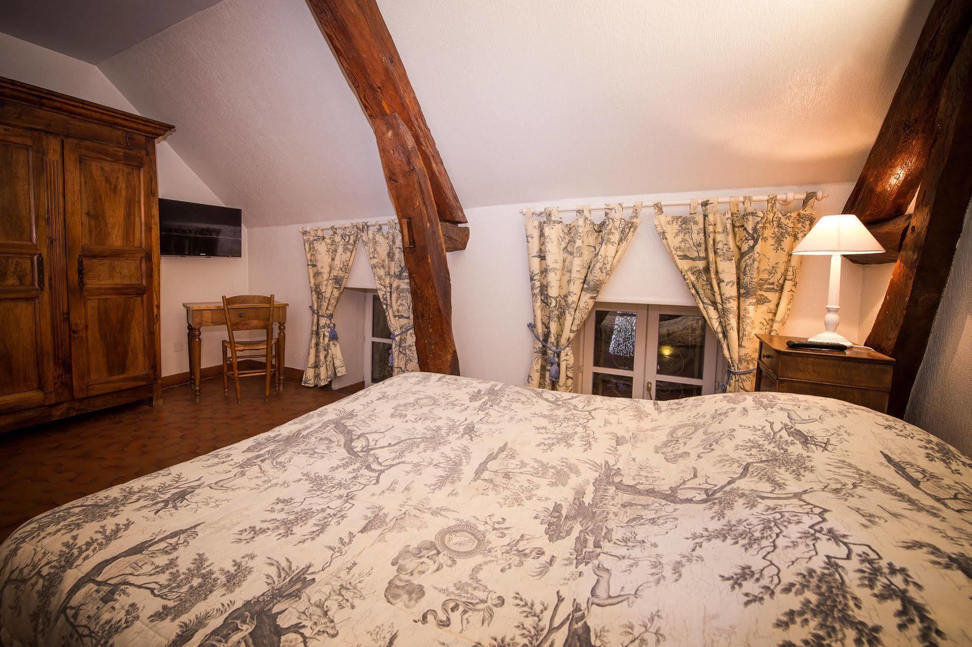 Hotel De La Halle Nolay  외부 사진