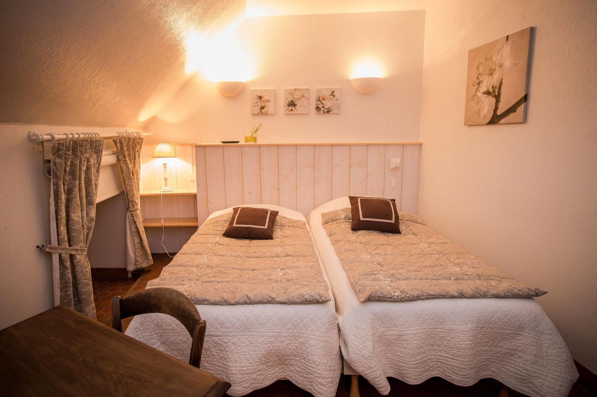 Hotel De La Halle Nolay  외부 사진